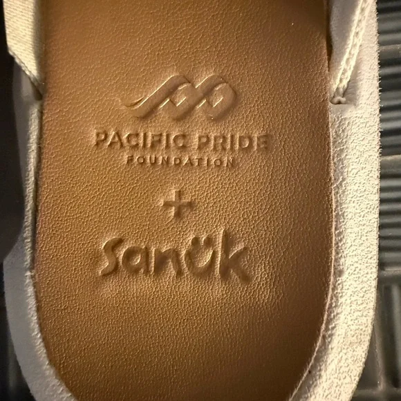 SANUK + PACIFIC PRIDE WE GOT YOUR BACK 
NEW with tags Size 9 - Picture 9 of 9
